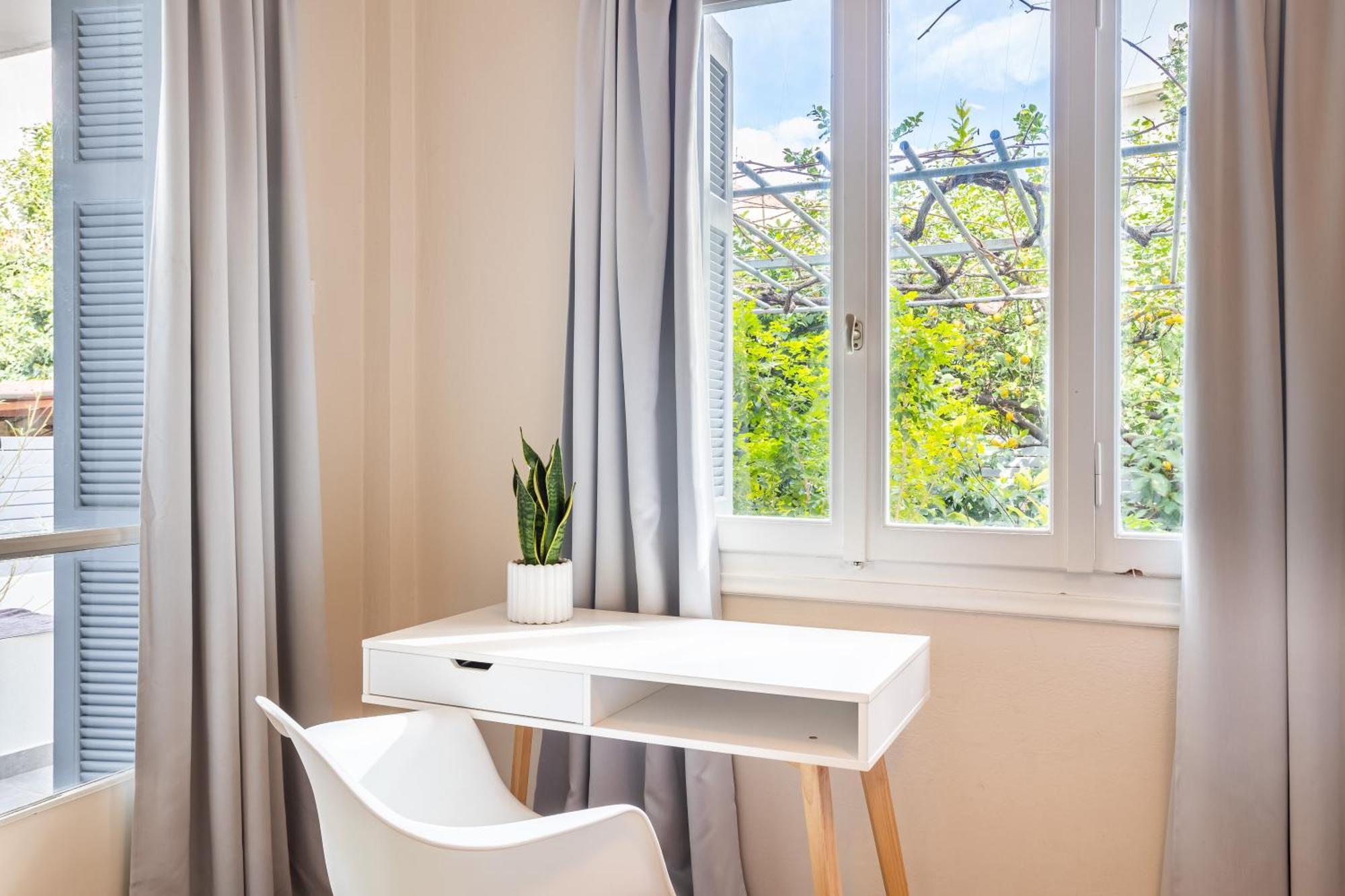 A Homes Greece - Urban Garden Retreat * Каламата