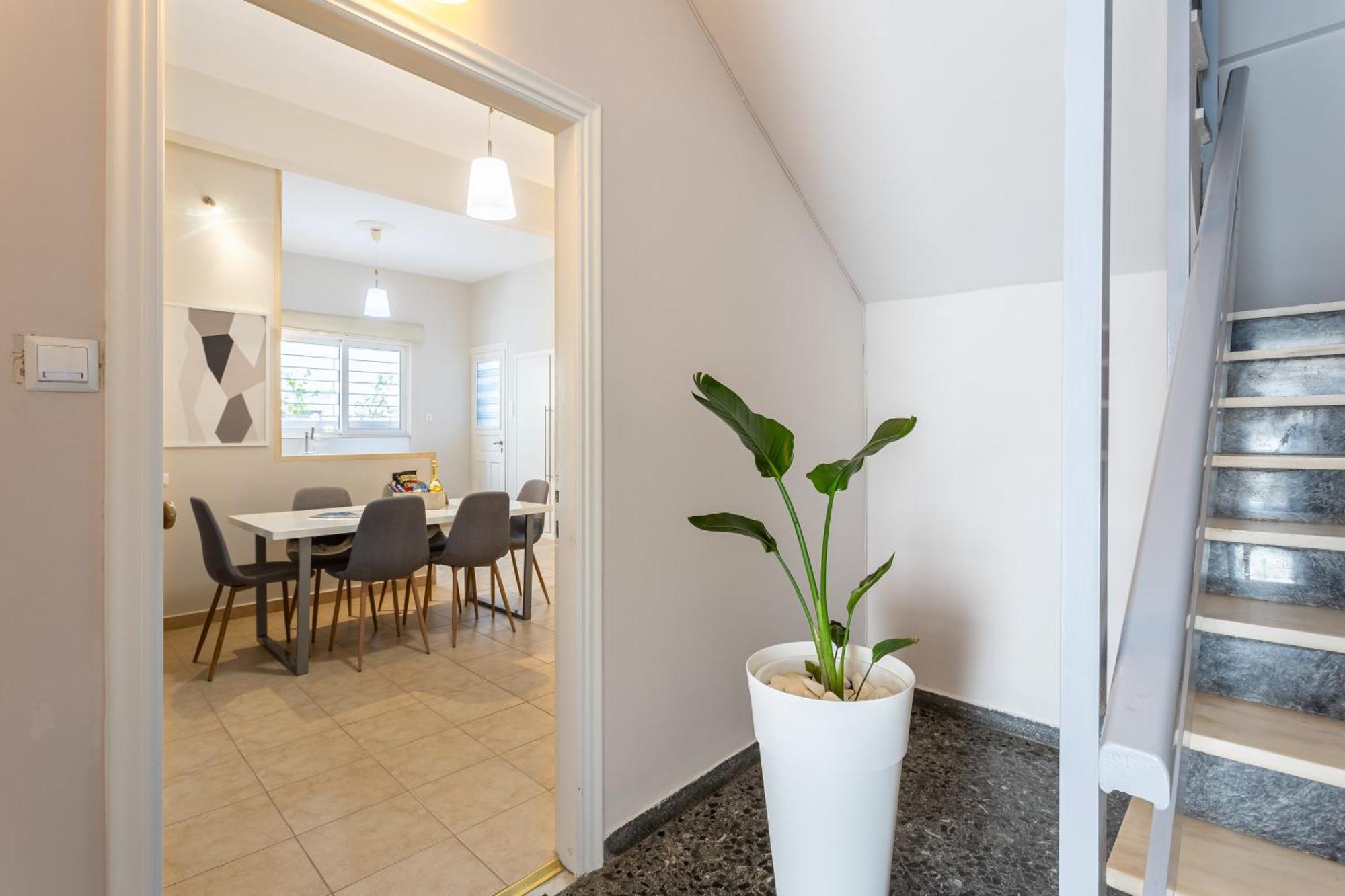 A Homes Greece - Urban Garden Retreat * Kalamata